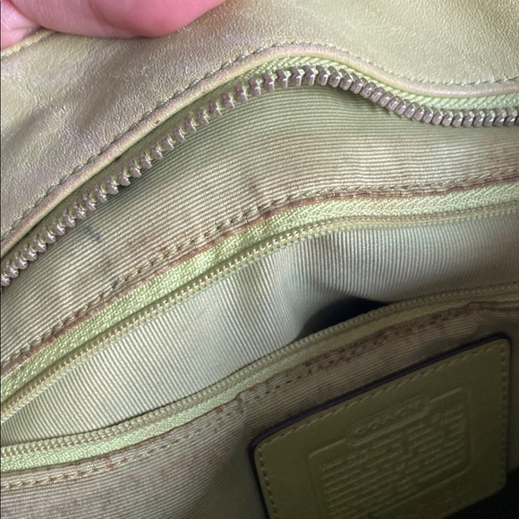 Elegant Green Tote Bag - Picture 3 of 8